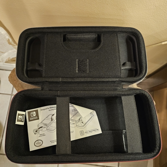 Nintendo Switch Game Traveler Deluxe Travel Case - Picture 5 of 11